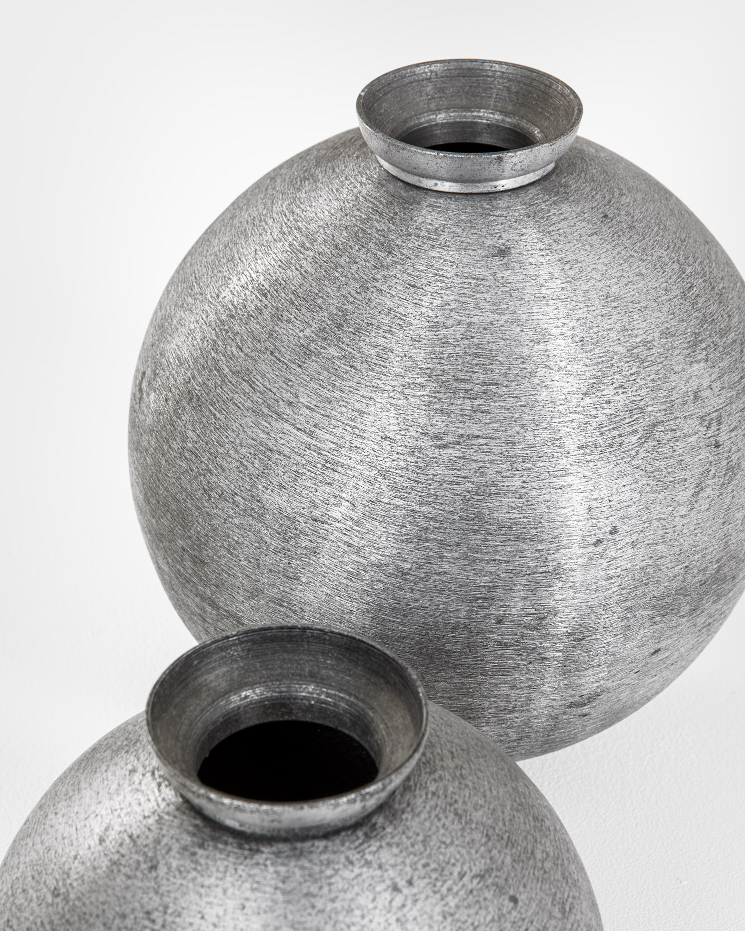Coppia di vasi in alluminio di Burchiellaro