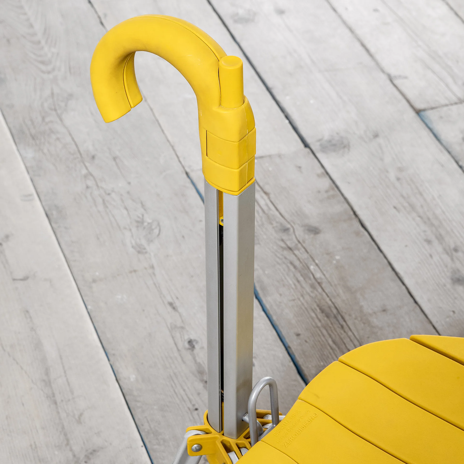 Umbrella Chair di Gaetano Pesce per Zero Disegno - giallo