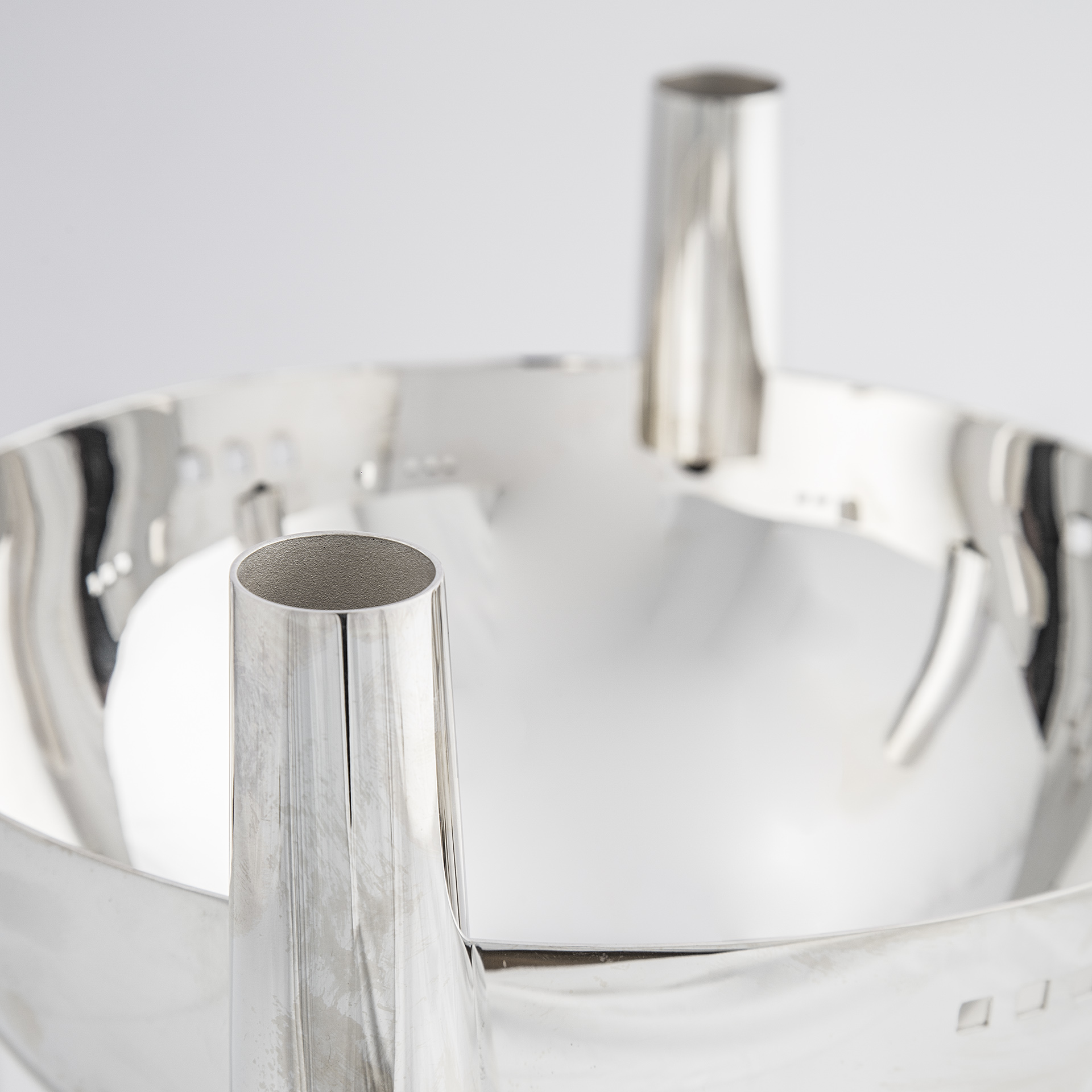Coppa modello Willow di Mackintosh in metallo argentato per Sabattini