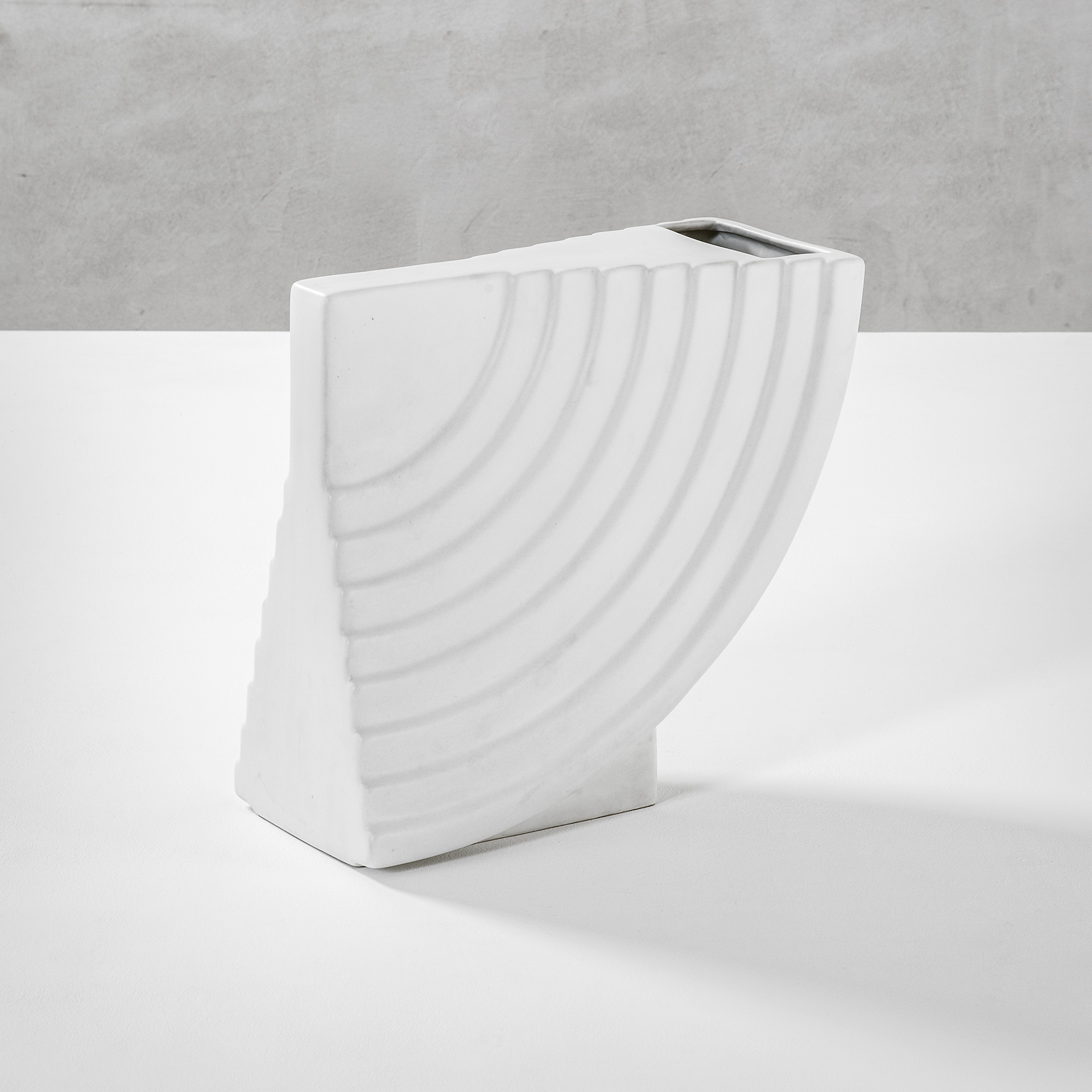Vaso modello Yantra di Ettore Sottsass per EAD