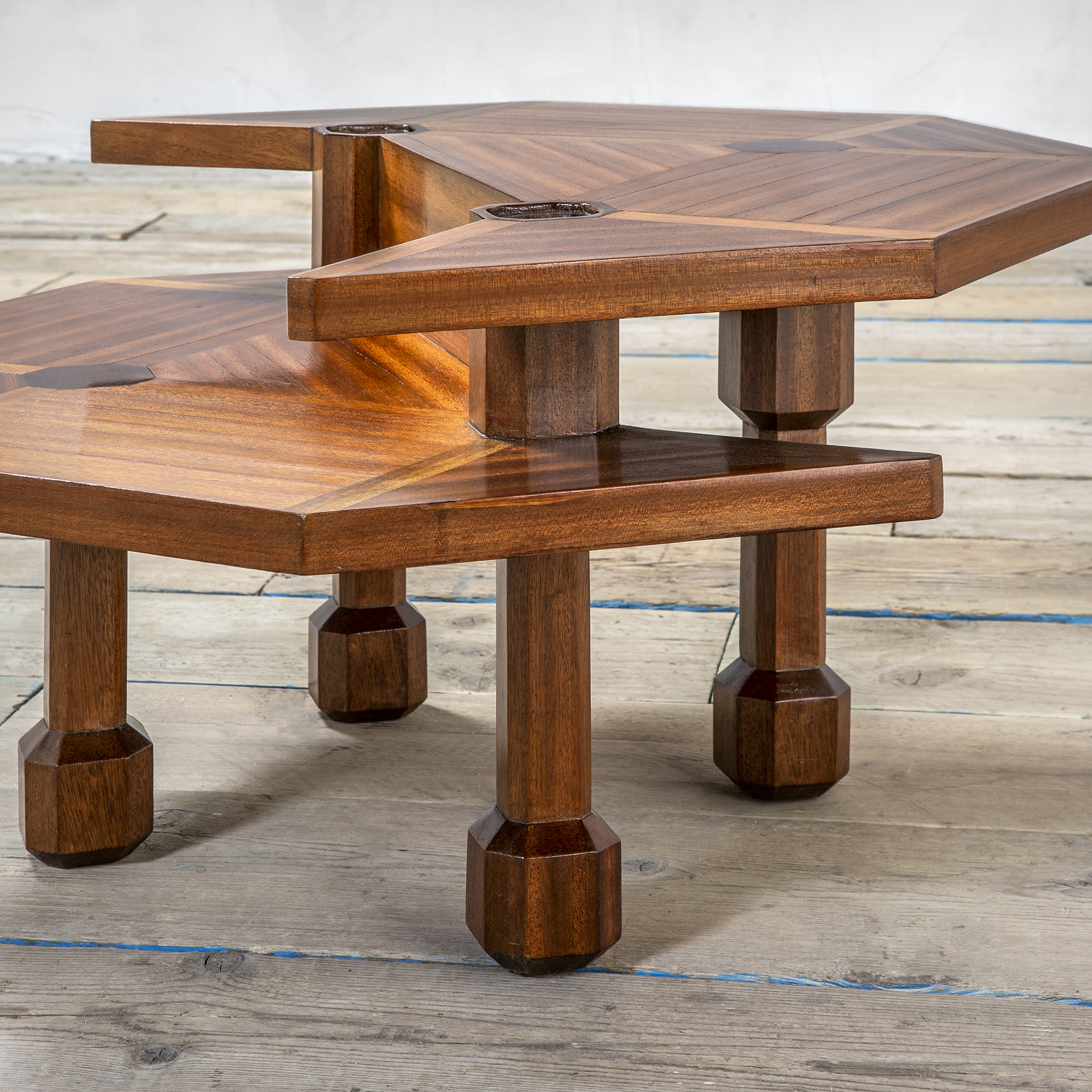 Tavolo basso in legno e piano ottagonale