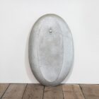 Specchio ovale con cornice in alluminio pressofuso di Lorenzo Burchiellaro