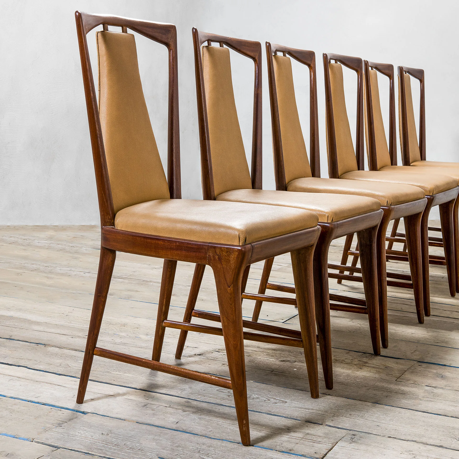 VENDUTO - Set di 10 sedie da pranzo di Osvaldo Borsani in legno e skai per ABV