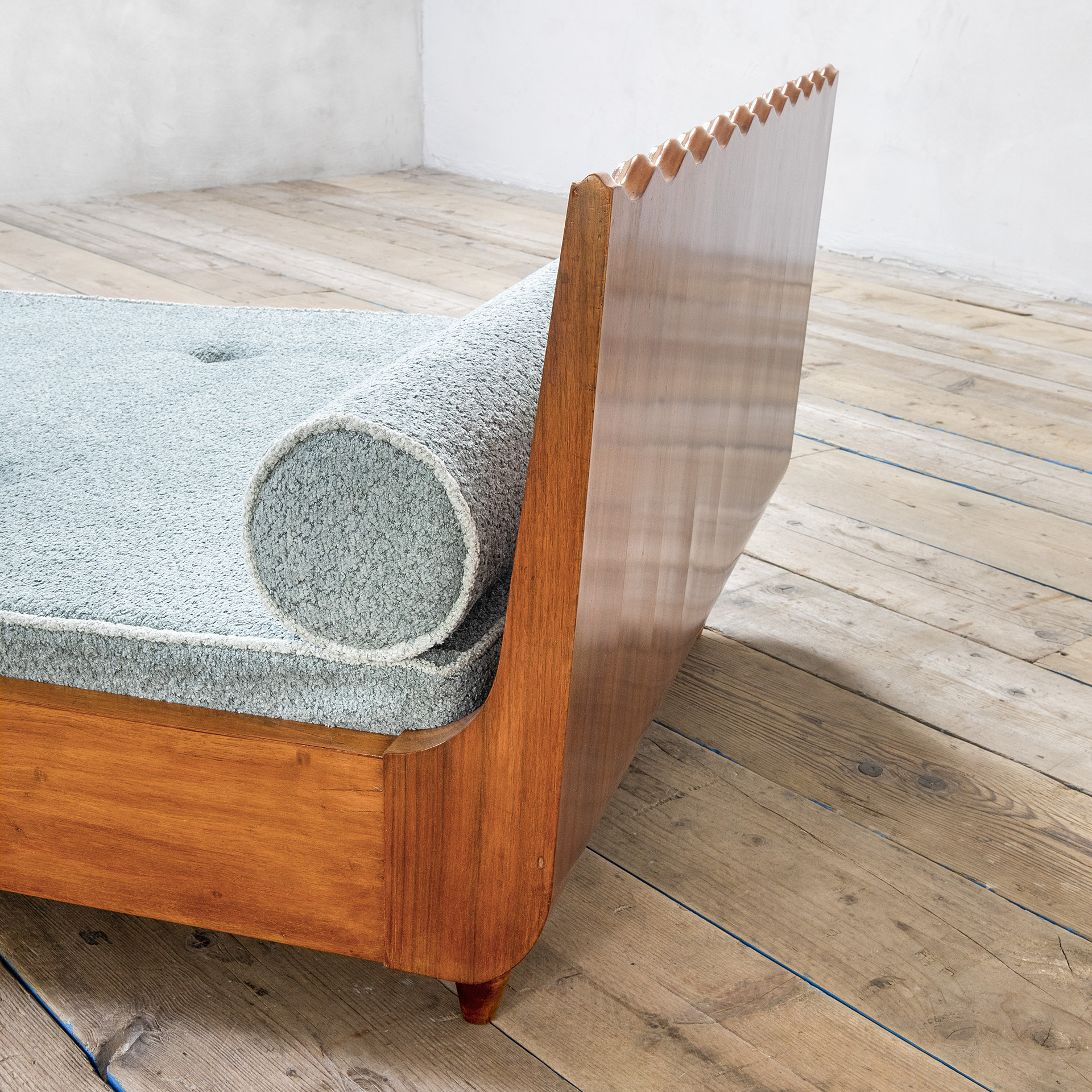 Daybed in legno con materasso di Paolo Buffa per Serafino Arrighi