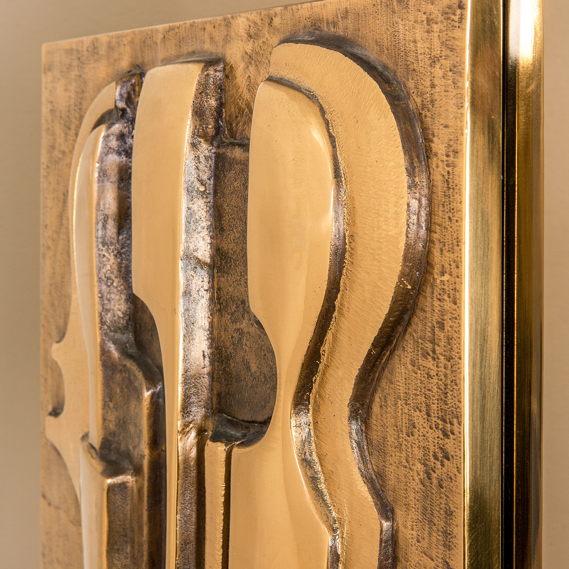 Specchio scultoreo "Nubi sul mare" di Luciano Frigerio