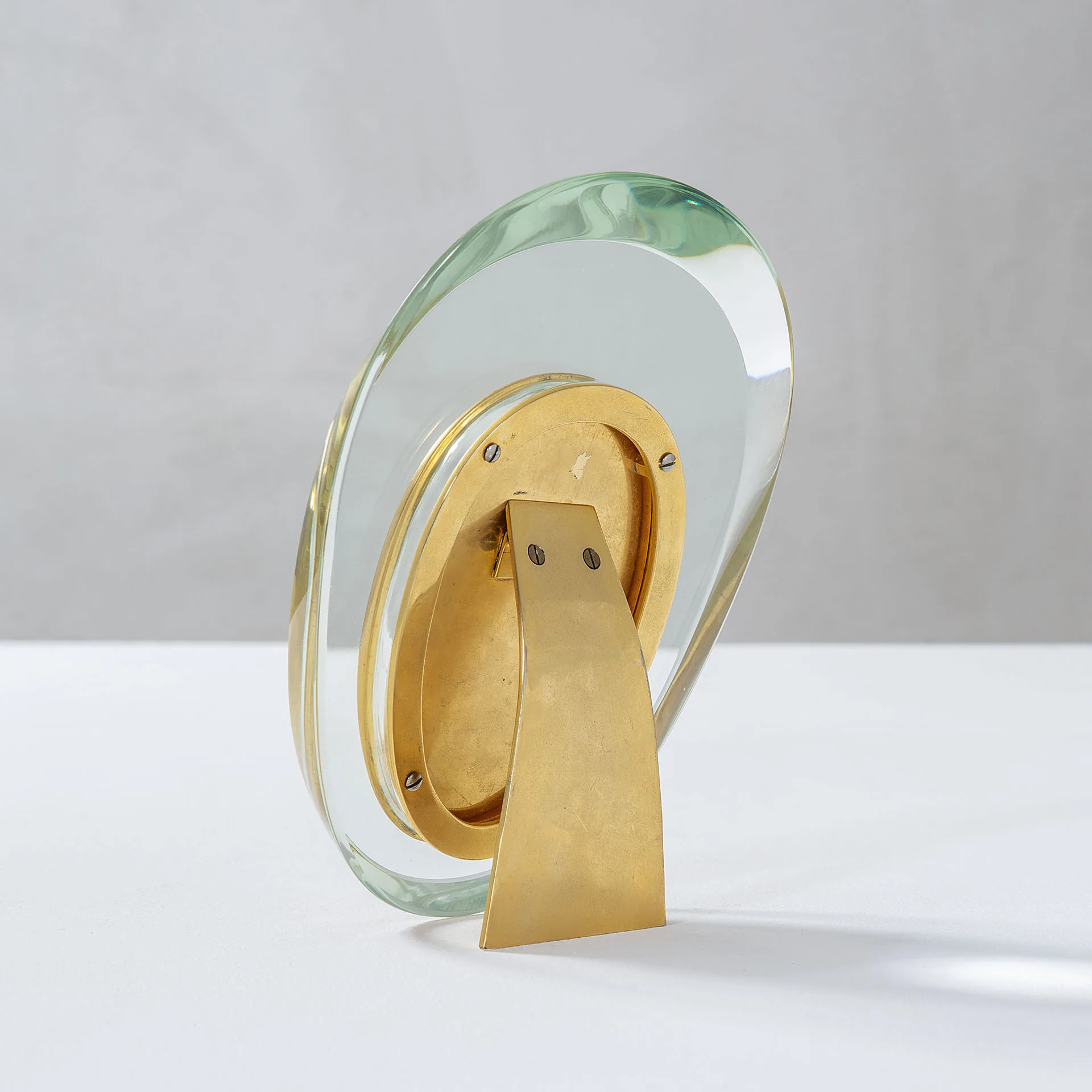 Portafoto ovale in vetro e sostegno in ottone di Max Ingrand per Fontana Arte