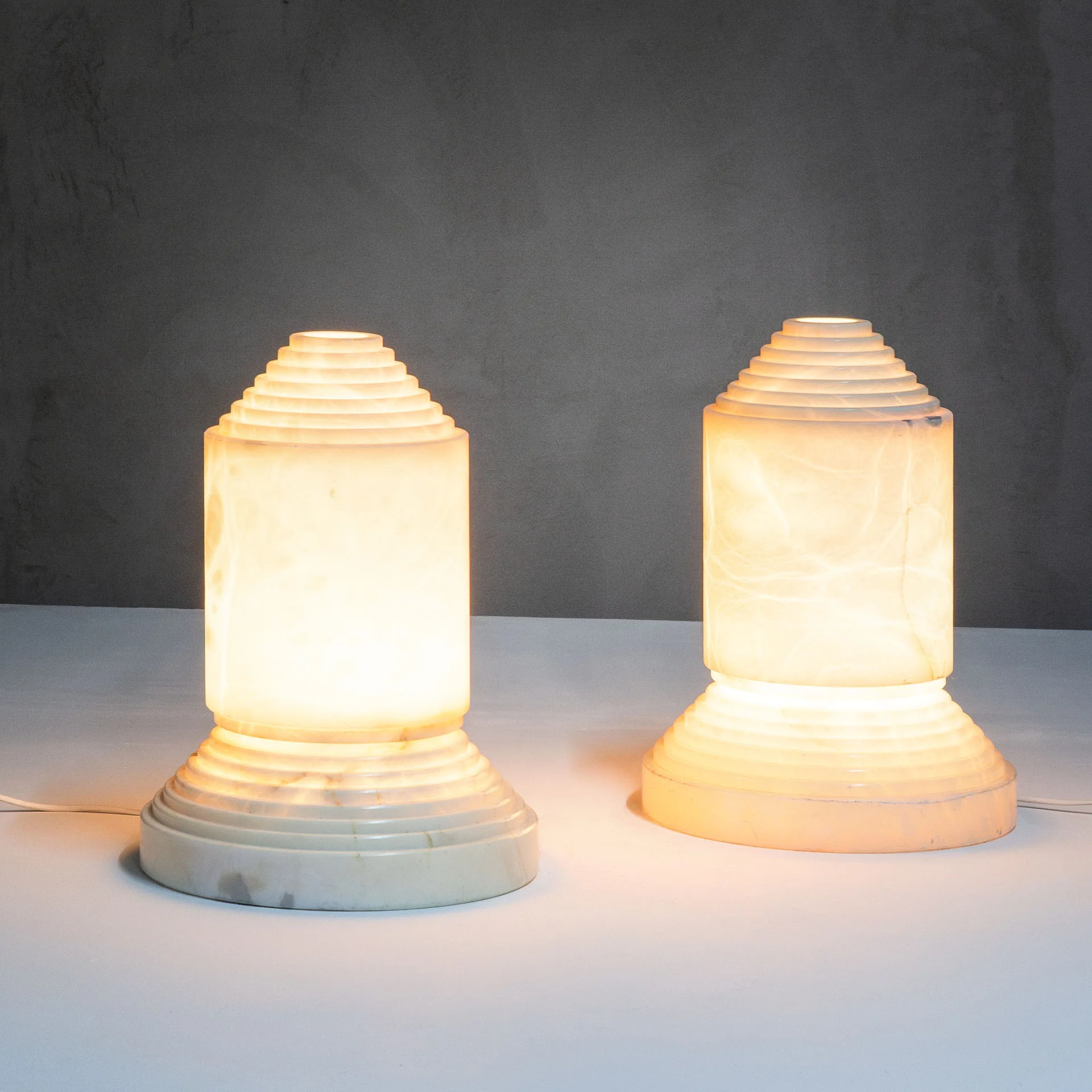Coppia di lampade da tavolo in marmo di Sergio Asti