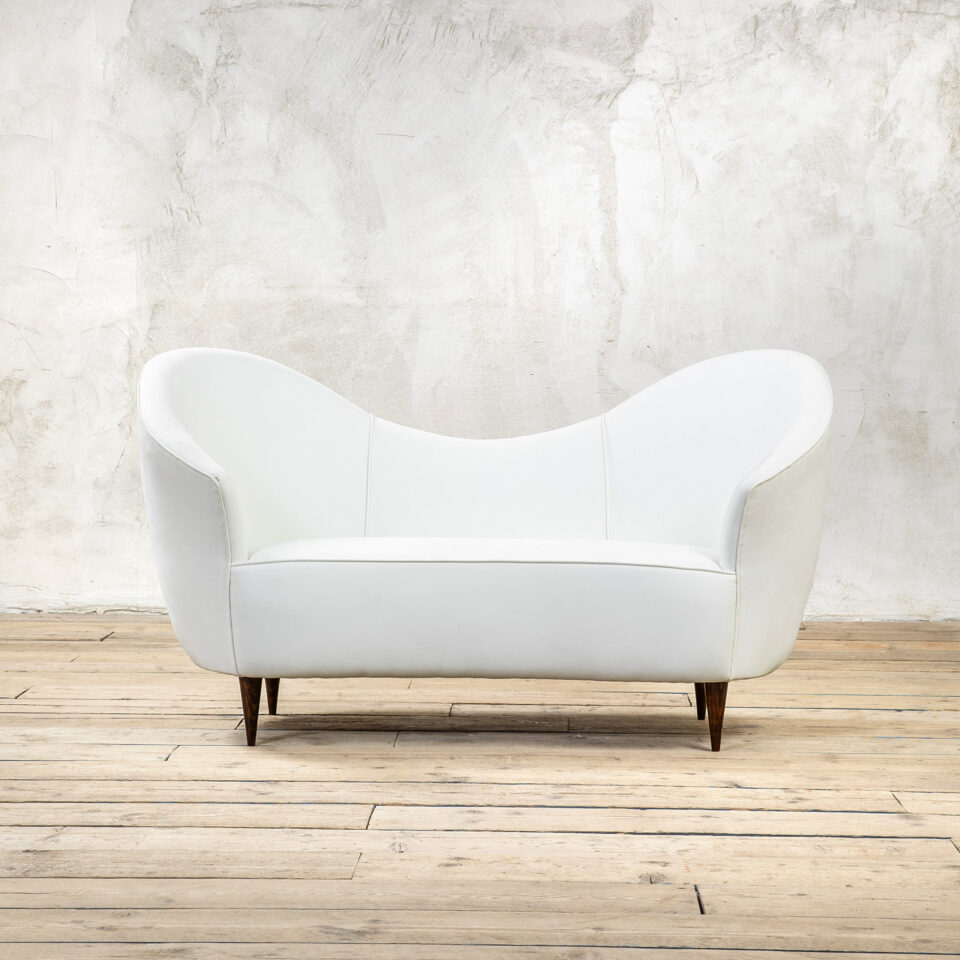 Divano bianco di Gio Ponti per Lietti