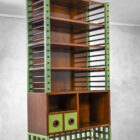 Mobile della serie "Mobili a Torre" di Ettore Sottsass