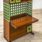 Mobile della serie "Mobili a Torre" di Ettore Sottsass