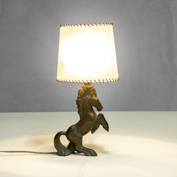 Lampada da tavolo in bronzo di Riccardo Scarpa