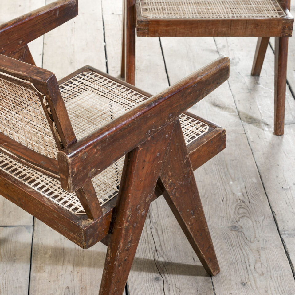 Coppia di poltrone mod. PJ-SI-29-A di Pierre Jeanneret