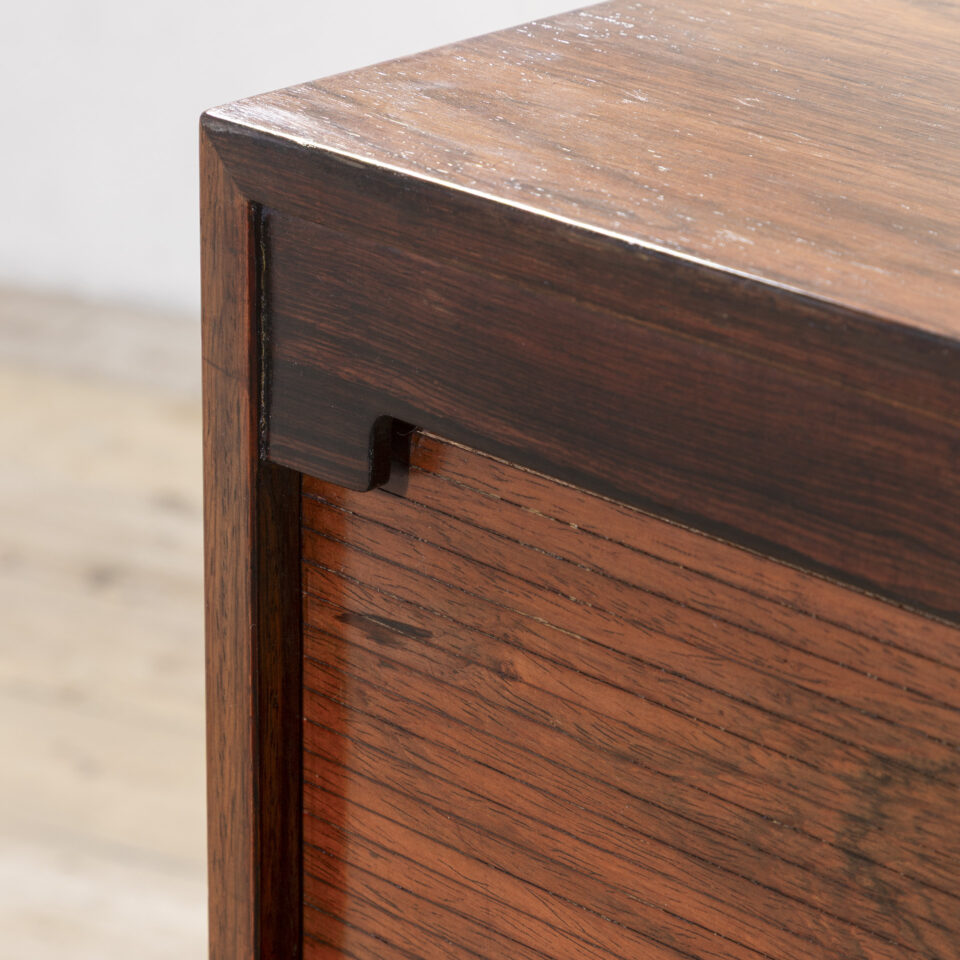 Credenza mod. 504 di Gianfranco Frattini per Bernini Credenza mod. 504 di Gianfranco Frattini per Bernini