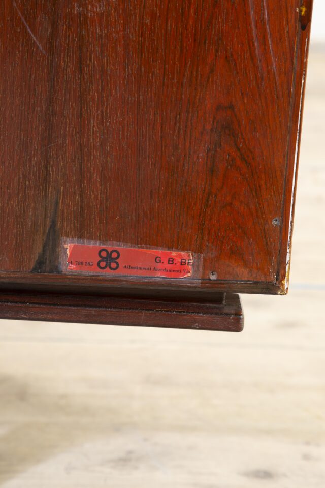 Credenza mod. 504 di Gianfranco Frattini per Bernini Credenza mod. 504 di Gianfranco Frattini per Bernini