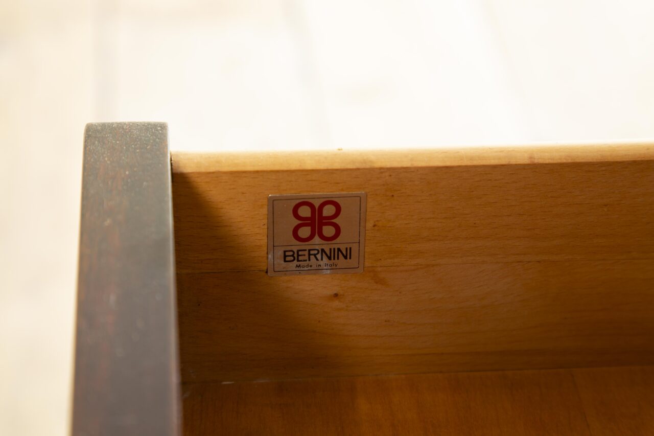 Credenza mod. 504 di Gianfranco Frattini per Bernini Credenza mod. 504 di Gianfranco Frattini per Bernini