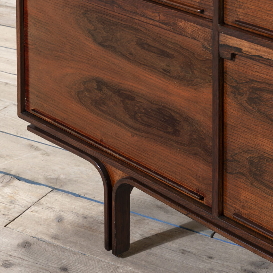 Credenza mod. 504 di Gianfranco Frattini per Bernini Credenza mod. 504 di Gianfranco Frattini per Bernini