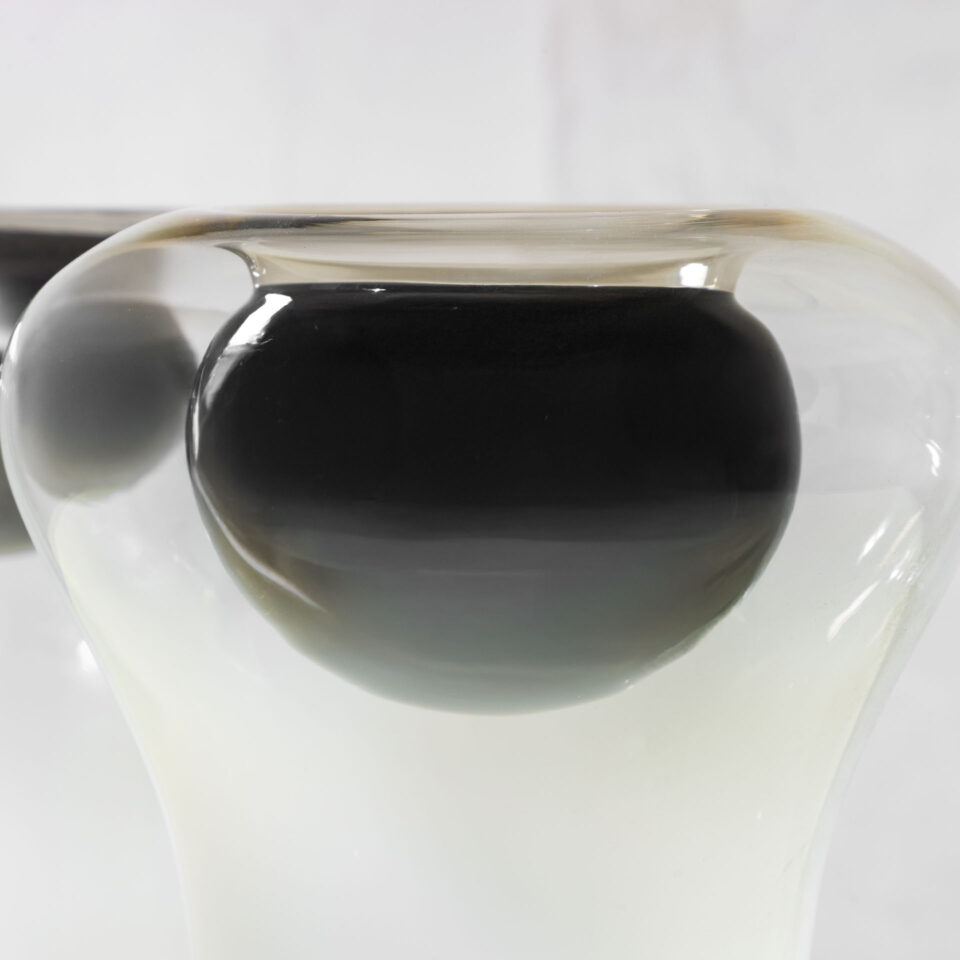 Coppia di lampade da tavolo mod. Saffo di Angelo Mangiarotti Coppia di lampade da tavolo mod. Saffo di Angelo Mangiarotti