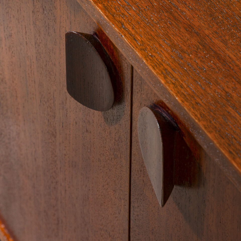 Coppia di mobili in legno di Campo & Graffi per Home Coppia di mobili in legno di Campo & Graffi per Home