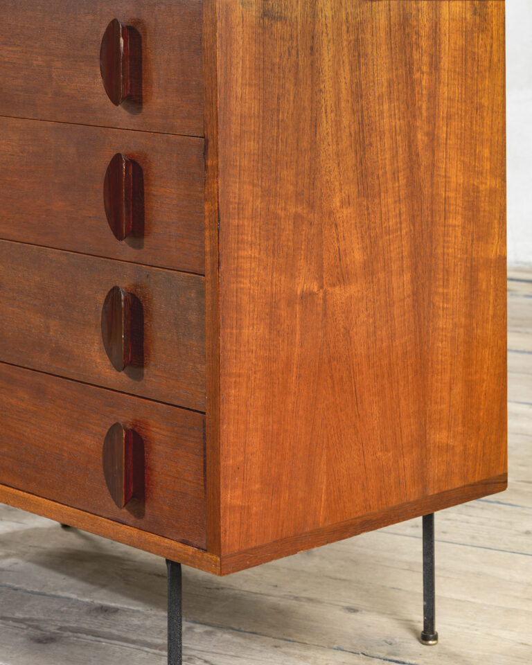 Coppia di mobili in legno di Campo & Graffi per Home Coppia di mobili in legno di Campo & Graffi per Home