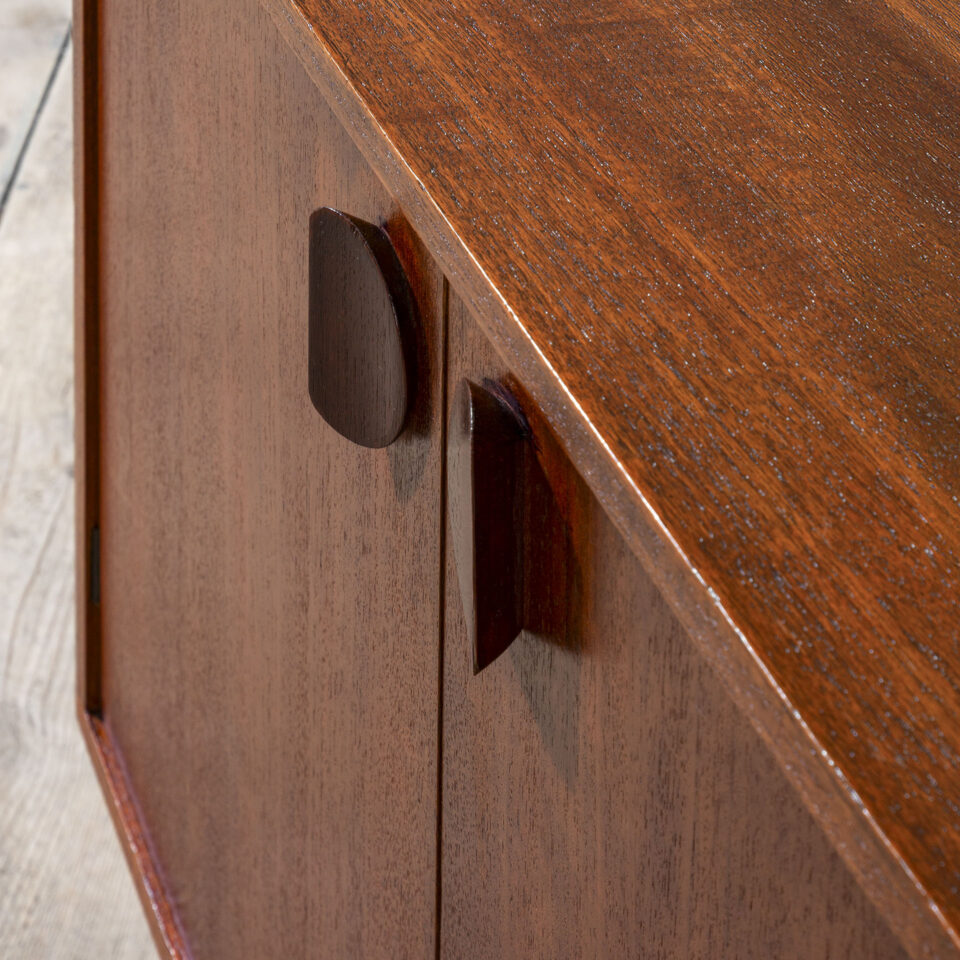 Coppia di mobili in legno di Campo & Graffi per Home Coppia di mobili in legno di Campo & Graffi per Home