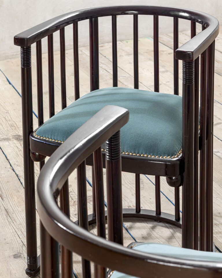 Coppia di sedie in legno di Josef Hoffmann per J & J Kohn Coppia di sedie in legno di Josef Hoffmann per J & J Kohn