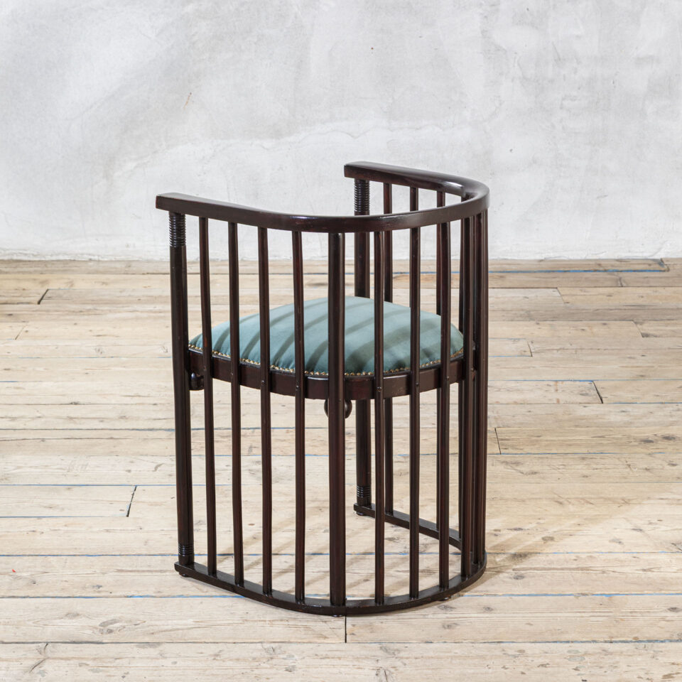 Coppia di sedie in legno di Josef Hoffmann per J & J Kohn Coppia di sedie in legno di Josef Hoffmann per J & J Kohn