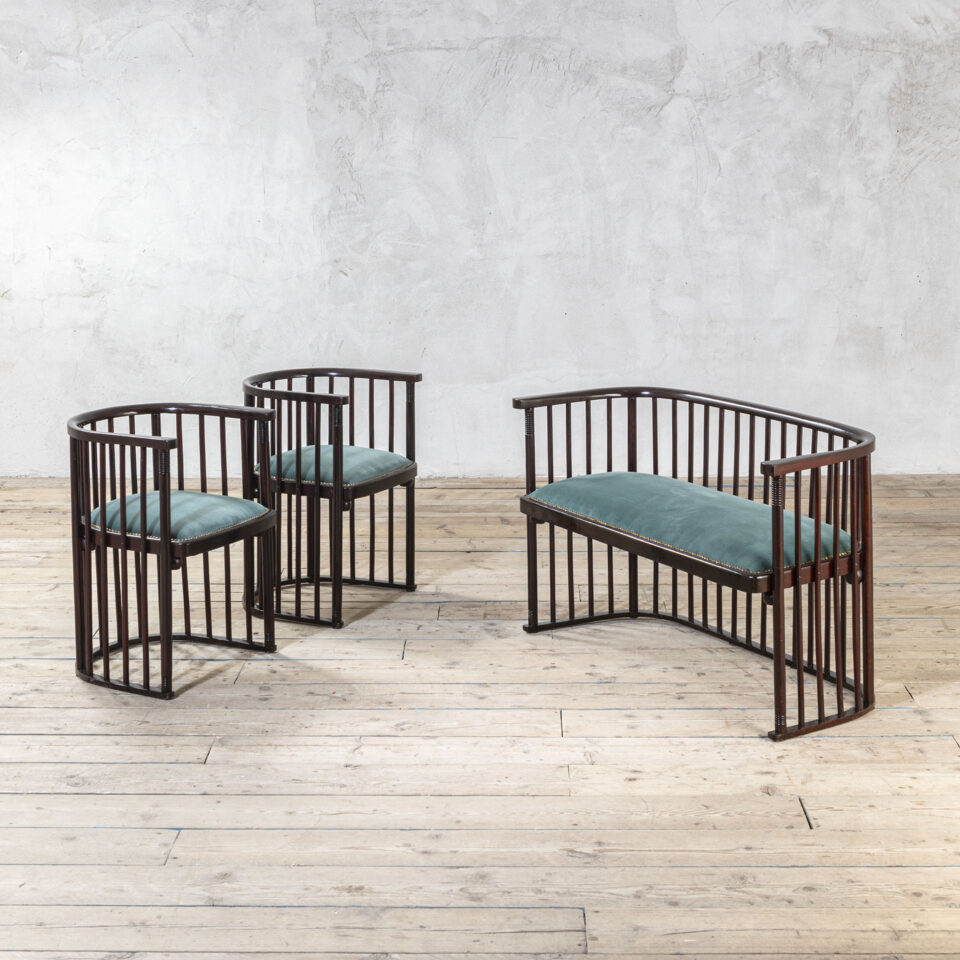 Coppia di sedie in legno di Josef Hoffmann per J & J Kohn Coppia di sedie in legno di Josef Hoffmann per J & J Kohn