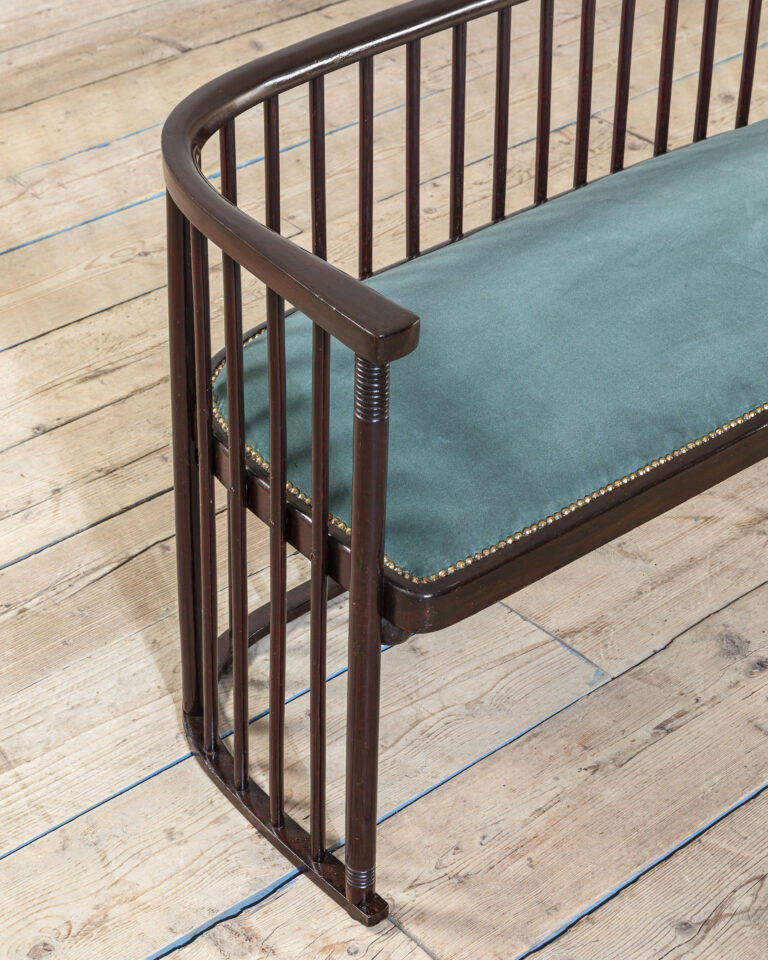 Panca in legno di Josef Hoffmann per J & J Kohn Panca in legno di Josef Hoffmann per J & J Kohn
