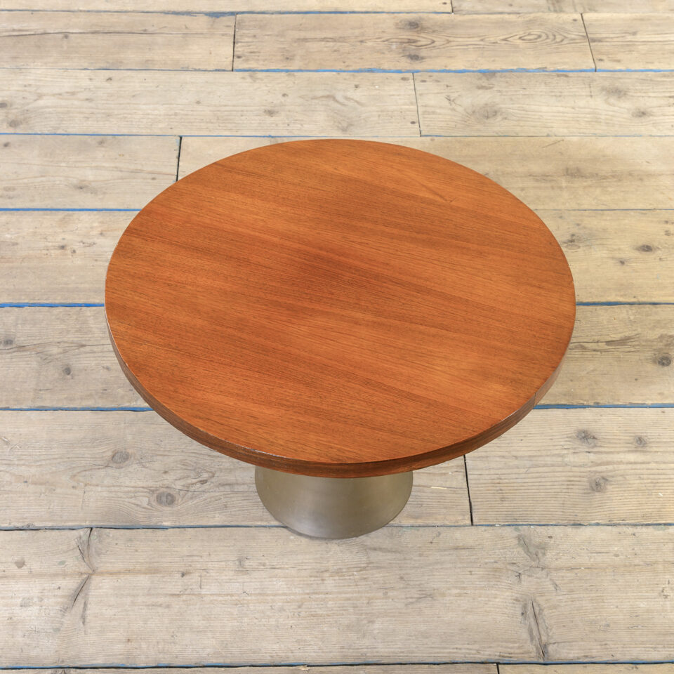 Tavolo basso in bronzo e legno di Angelo Mangiarotti Tavolo basso in bronzo e legno di Angelo Mangiarotti