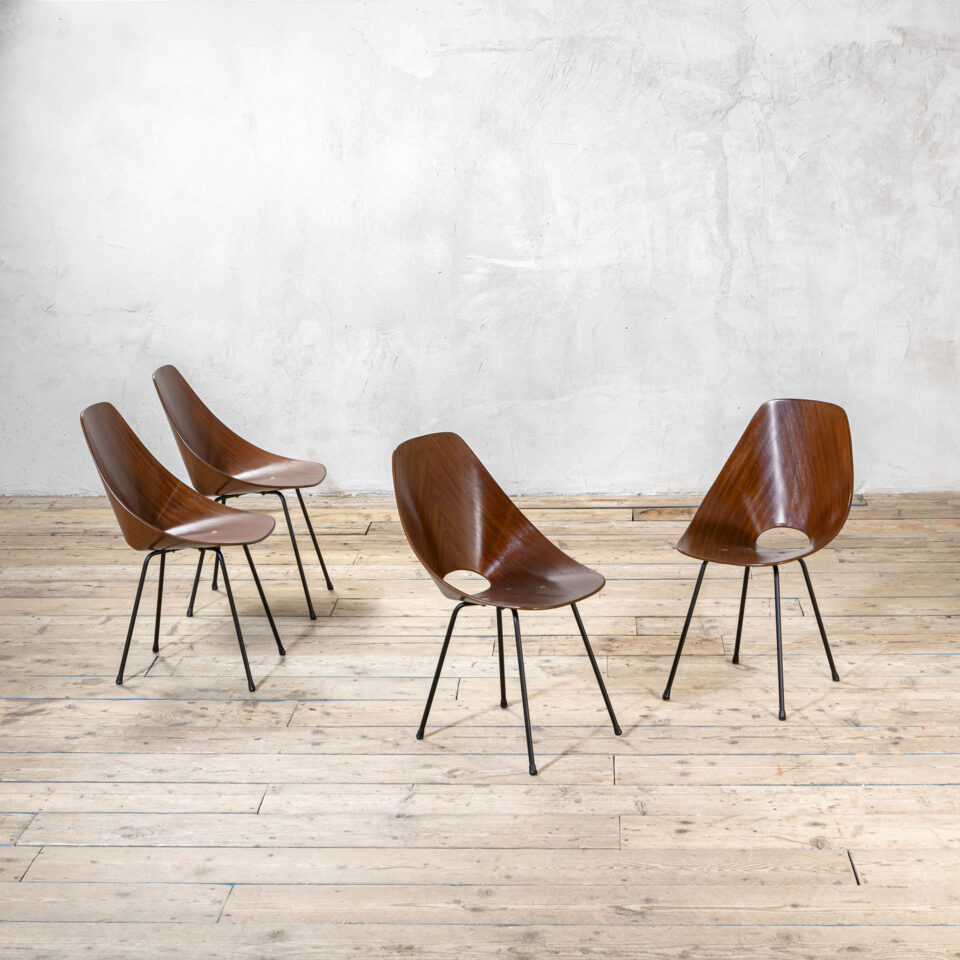 Gruppo di 4 sedie mod. Medea di Vittorio Nobili Gruppo di 4 sedie mod. Medea di Vittorio Nobili