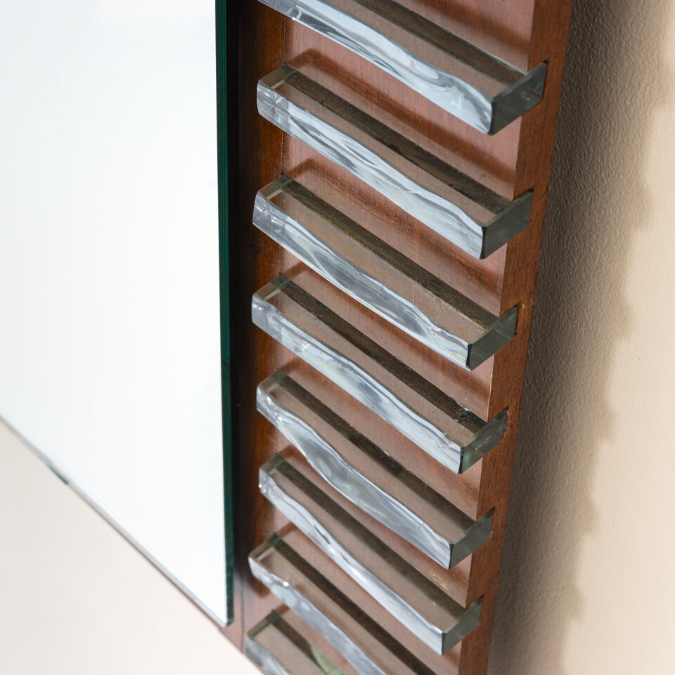 Specchio da parete mod. 2304 di Max Ingrand per Fontana Arte Specchio da parete mod. 2304 di Max Ingrand per Fontana Arte