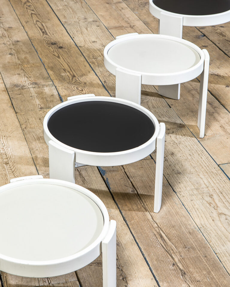 Set di quattro tavolini mod. 780 di Gianfranco Frattini per Cassina Set di quattro tavolini mod. 780 di Gianfranco Frattini per Cassina