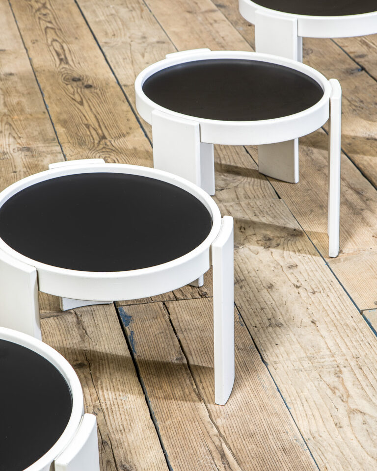 Set di quattro tavolini mod. 780 di Gianfranco Frattini per Cassina Set di quattro tavolini mod. 780 di Gianfranco Frattini per Cassina