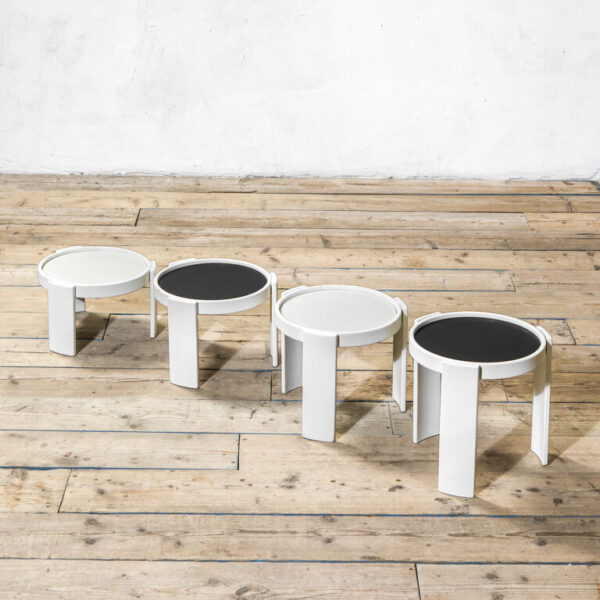 Set di quattro tavolini mod. 780 di Gianfranco Frattini per Cassina