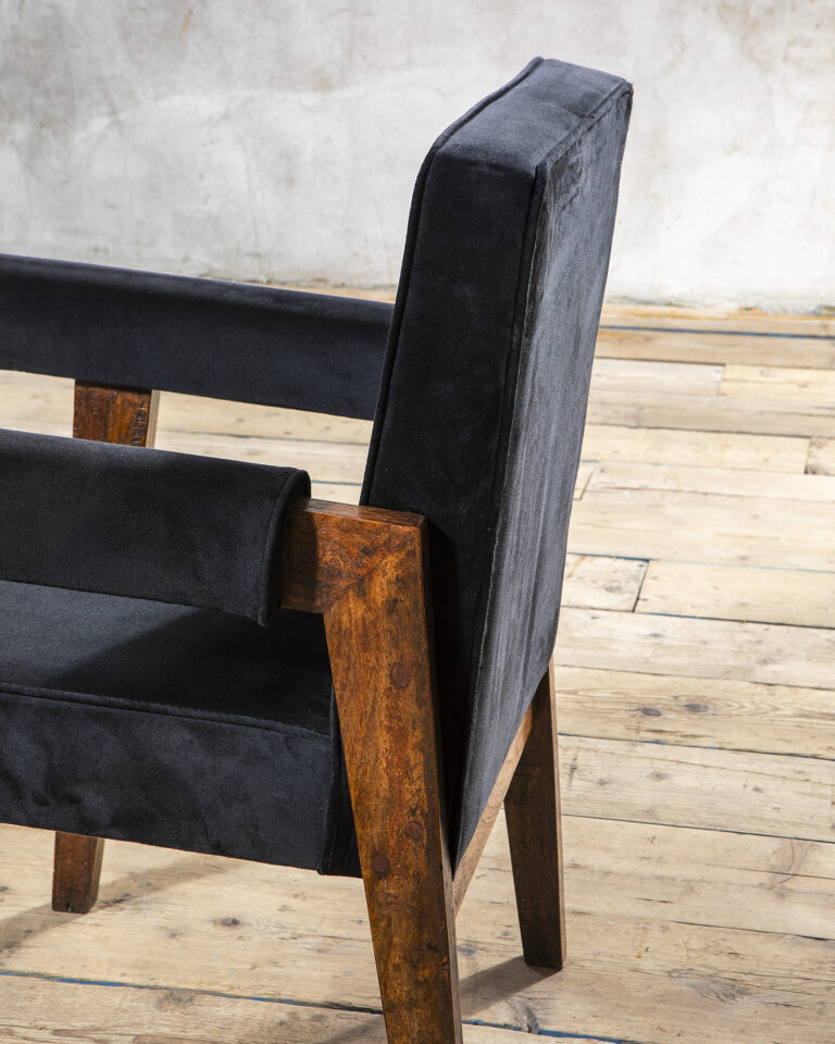 Coppia di poltrone mod. Advocate di Pierre Jeanneret Coppia di poltrone mod. Advocate di Pierre Jeanneret