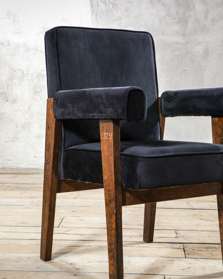 Coppia di poltrone mod. Advocate di Pierre Jeanneret Coppia di poltrone mod. Advocate di Pierre Jeanneret