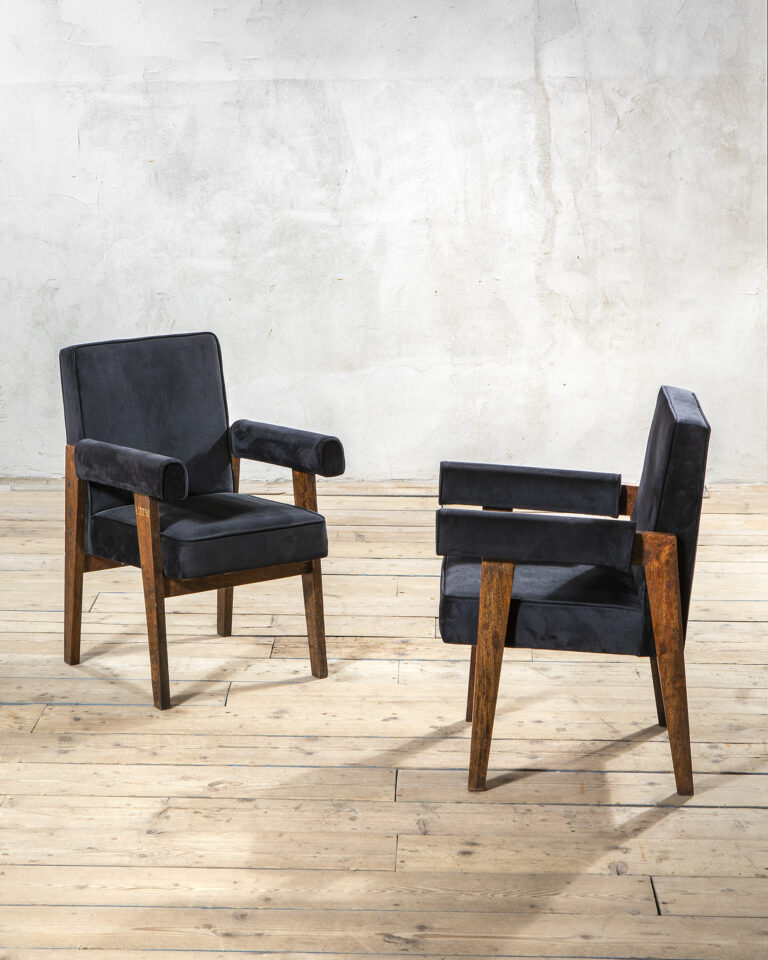 Coppia di poltrone mod. Advocate di Pierre Jeanneret Coppia di poltrone mod. Advocate di Pierre Jeanneret